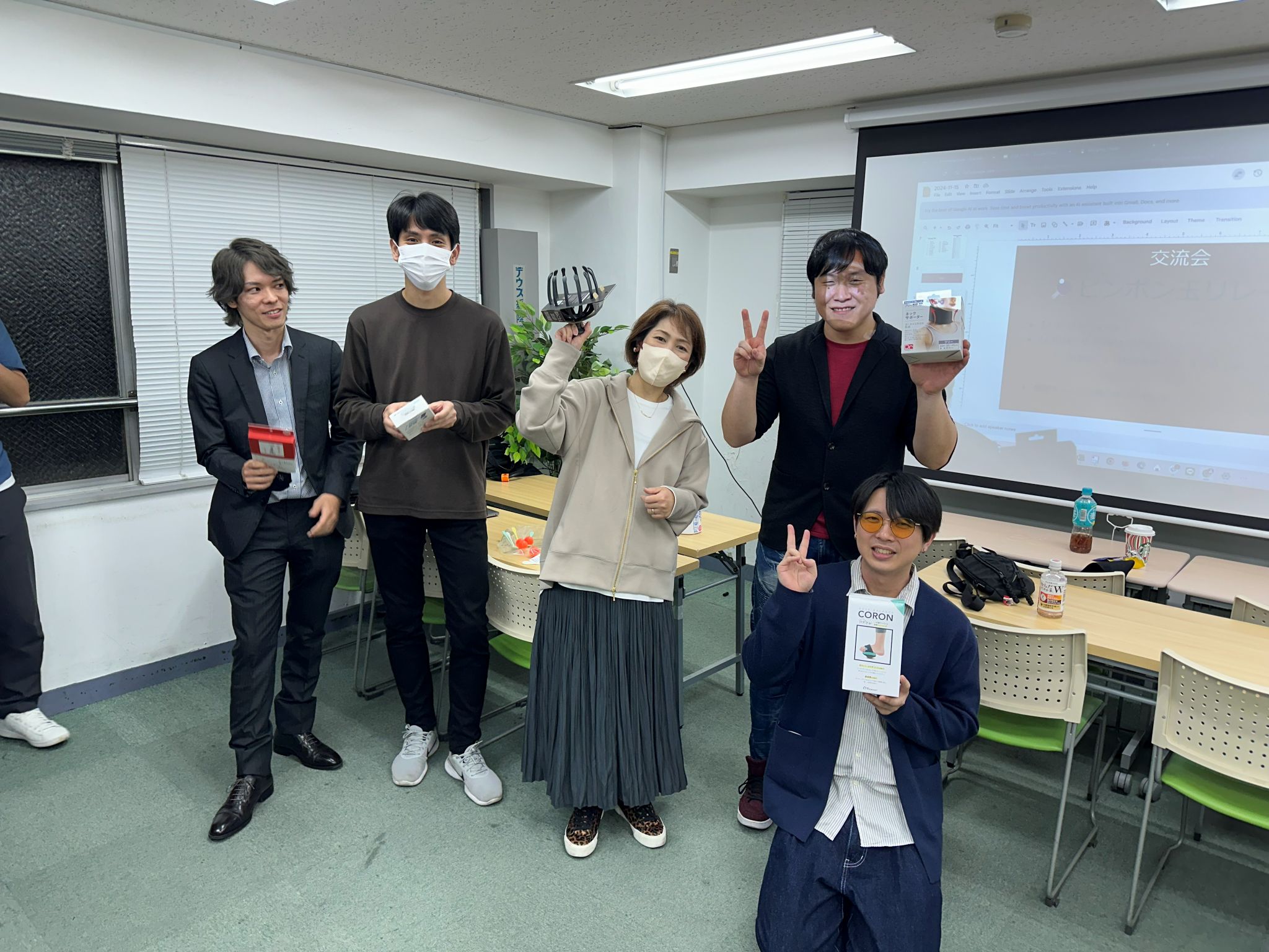 懇親の場で交流するisubメンバー